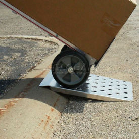 Wedge Curb Ramp 22"W x 24"L 600 Lb. Capacity