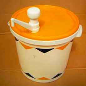 Dispensing Pump Adaptable to Lids with Convertible 51 DIN Connector