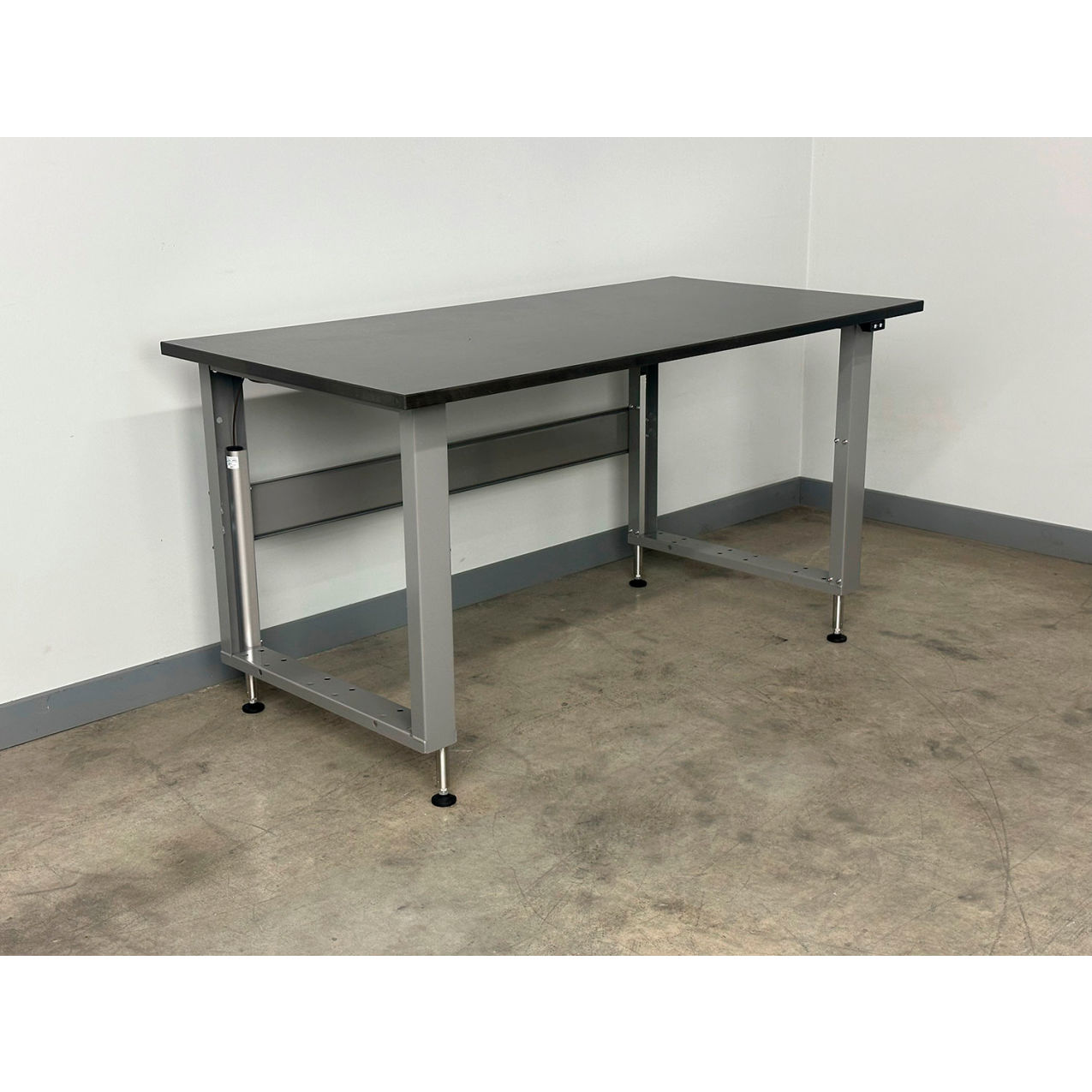 4000 Electric Hydro Lift Adj. Height Workbench, 48 x 30", Phenolic Beveled Edge, Gray