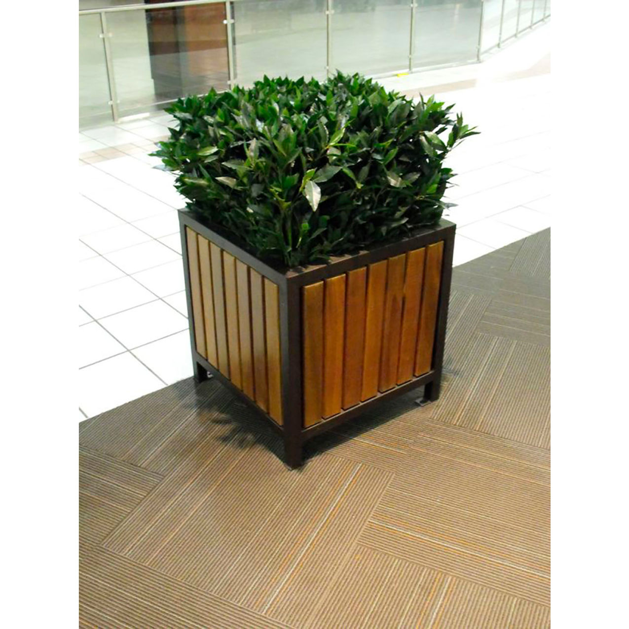 Regency 24" Single Planter, Steel Frame, Pau Lope Slats