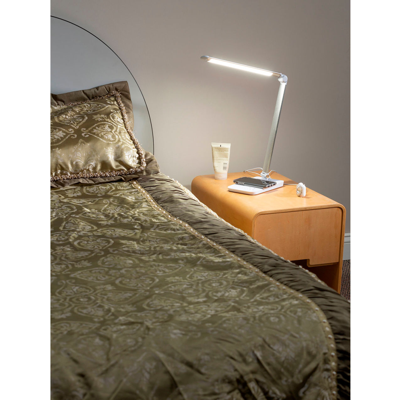 Vamp LED Wireless Charging Lamp, 24W, Silver