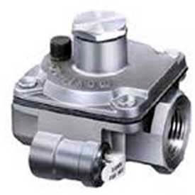 Maxitrol 3/8" Poppet Type Regulator Up To 65,000 BTU