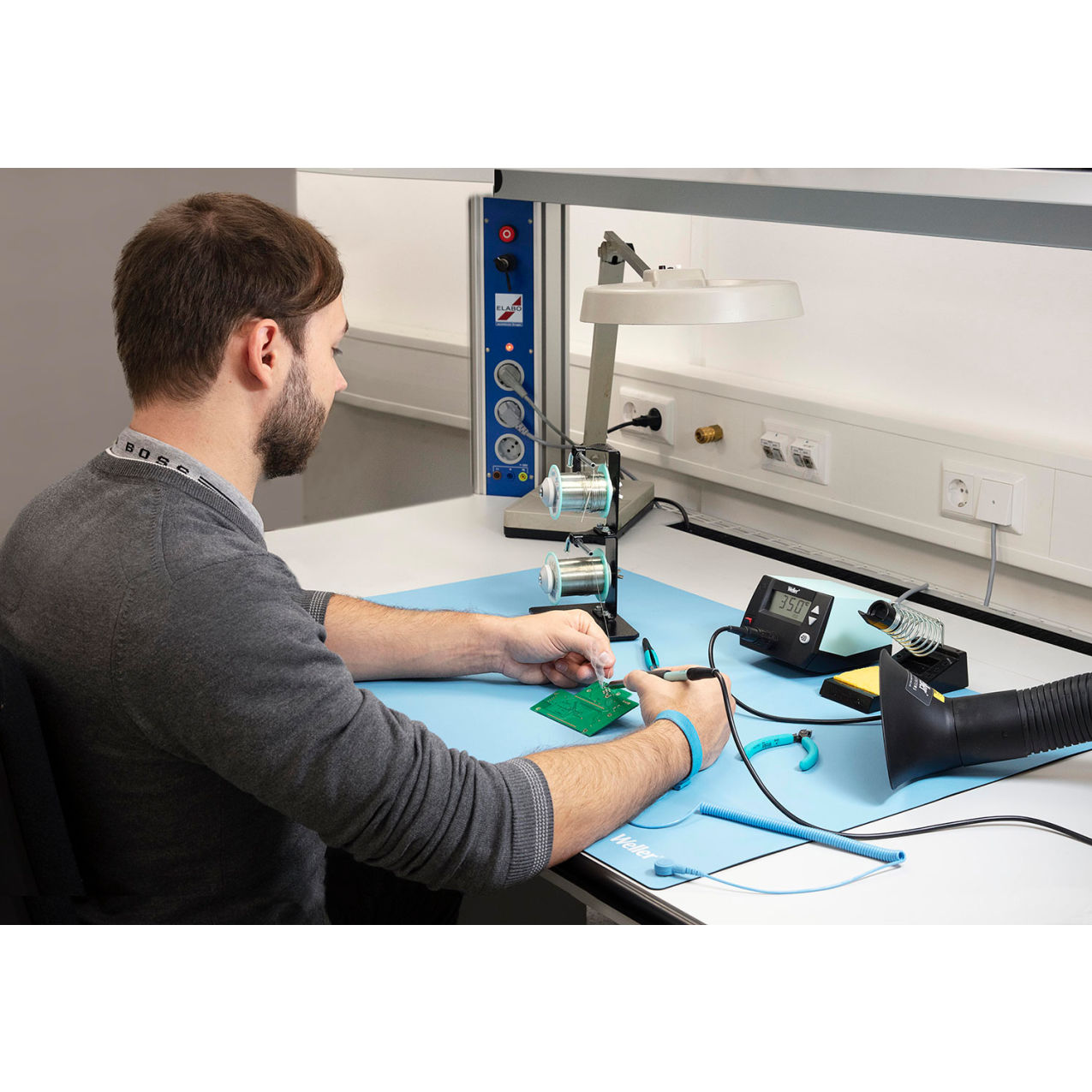 Anti-Static ESD Premium Soldering Mat, 1/16" Thick, 35-7/16" L x 23-5/8" W, Blue